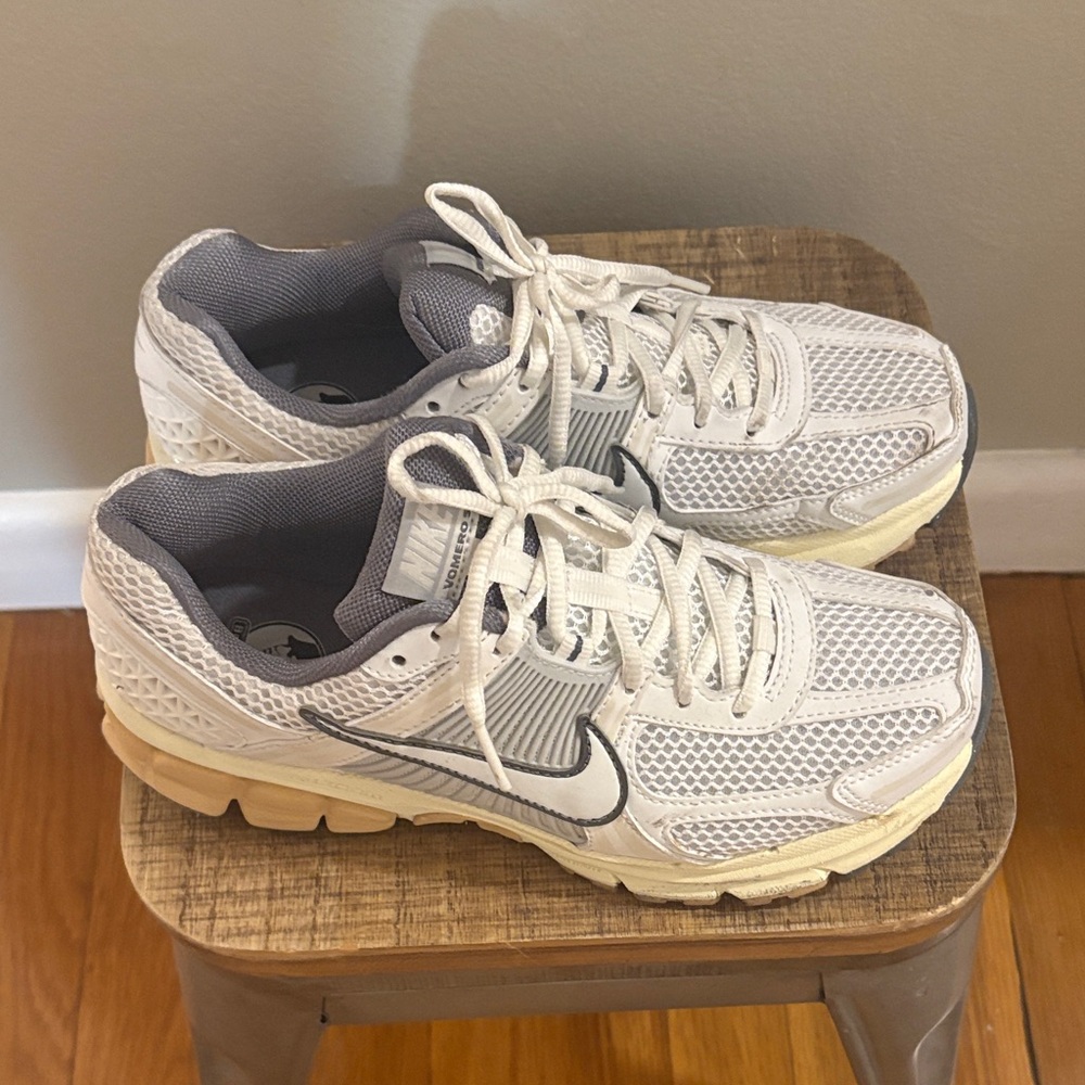 Nike Cream and Gray Running Shoes